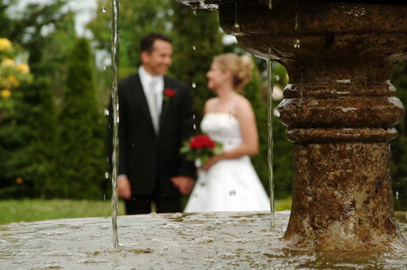 Bride and Groom Fountain Keri Coles Wedding Photographer